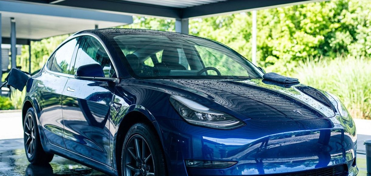 Car Wash in Hot Weather: Safe Paint Care Tips